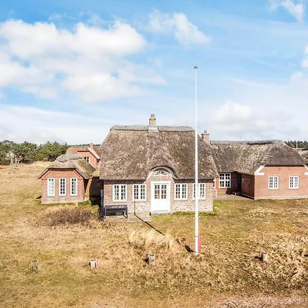 10 Person In * Blåvand