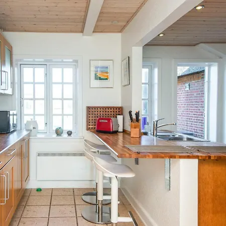10 Person In * Blåvand